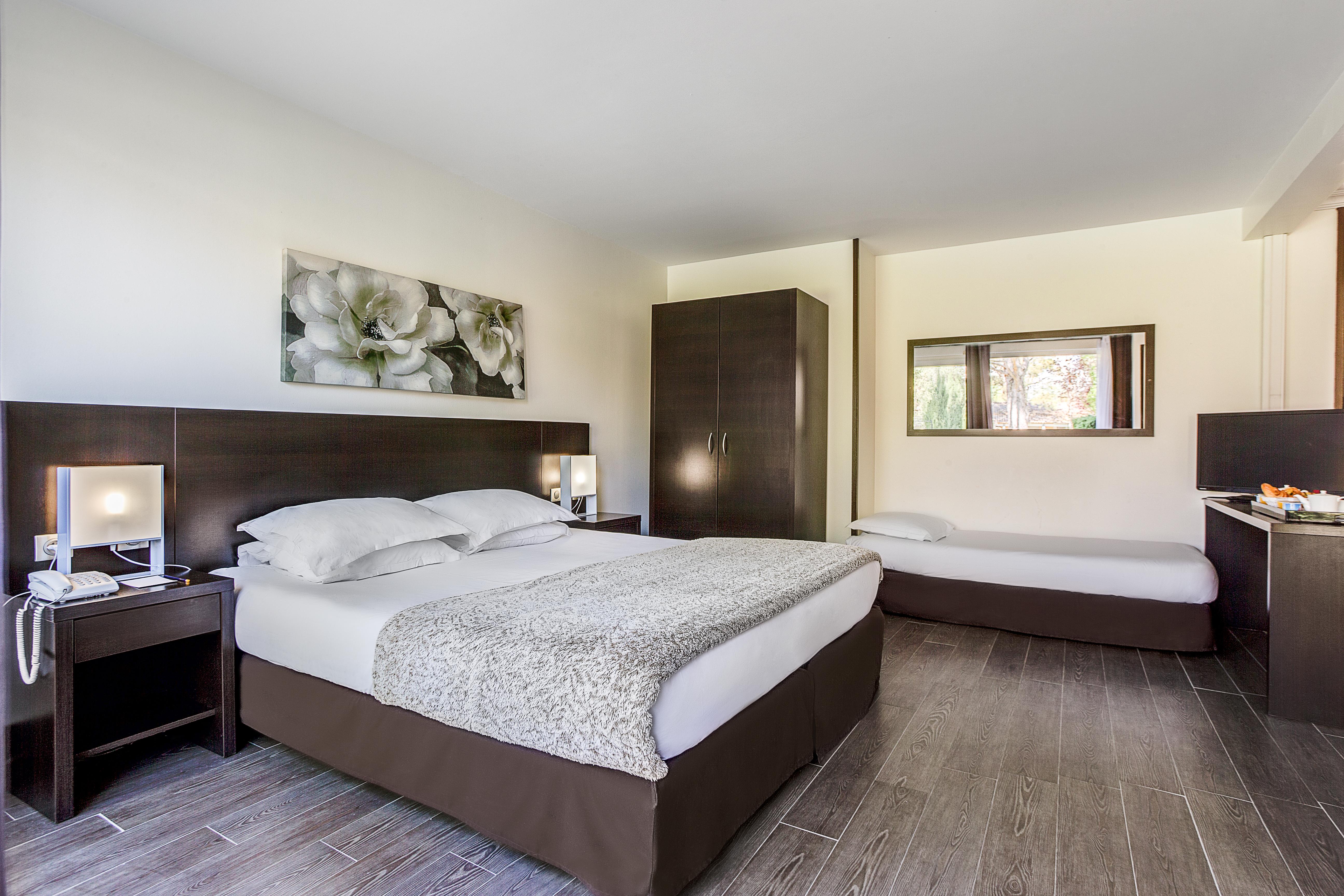 Sowell Hotels Domaine De La Petite Isle L'Isle-sur-la-Sorgue Kültér fotó