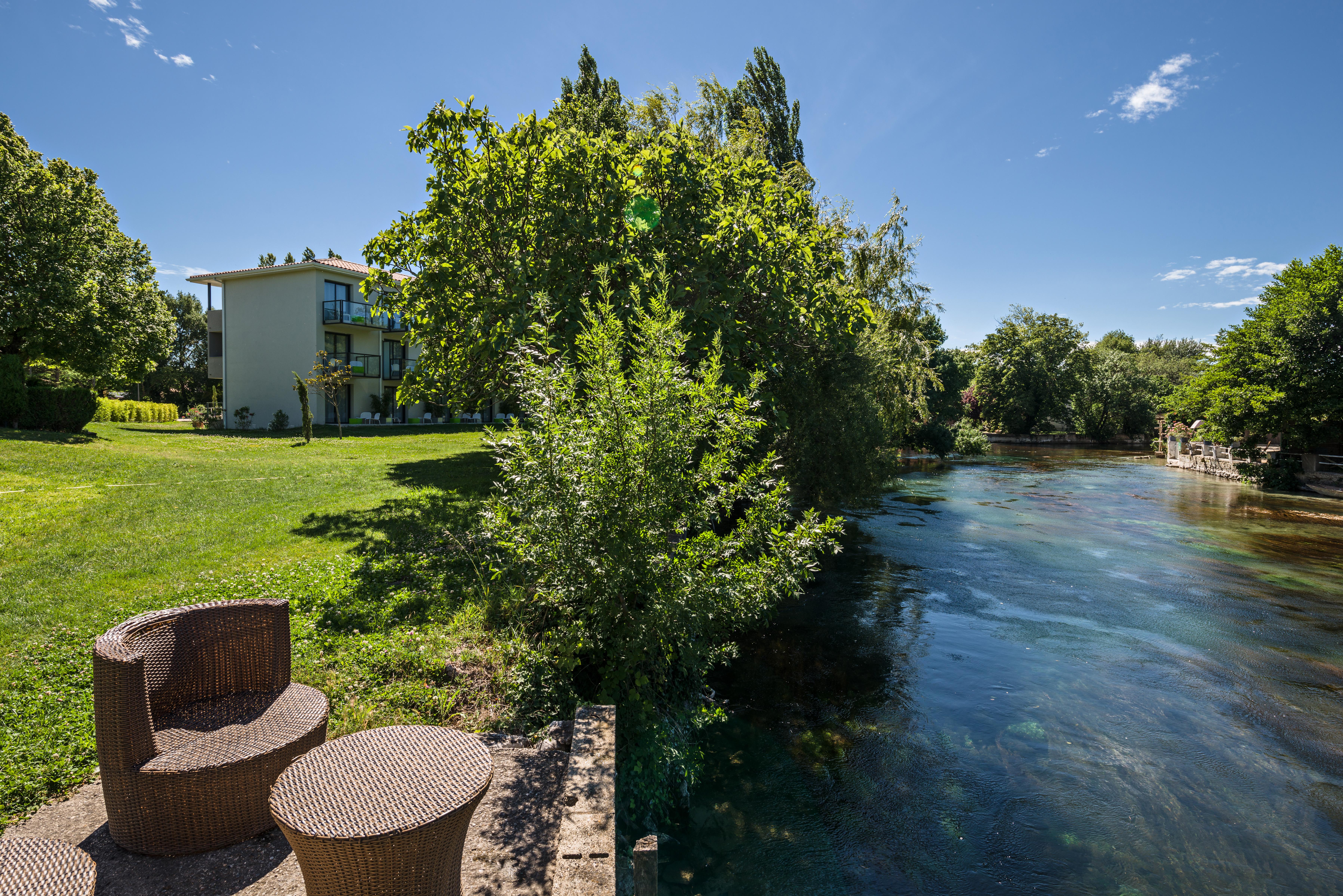Sowell Hotels Domaine De La Petite Isle L'Isle-sur-la-Sorgue Kültér fotó