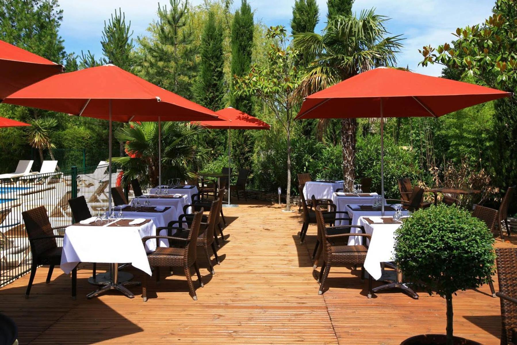 Sowell Hotels Domaine De La Petite Isle L'Isle-sur-la-Sorgue Kültér fotó